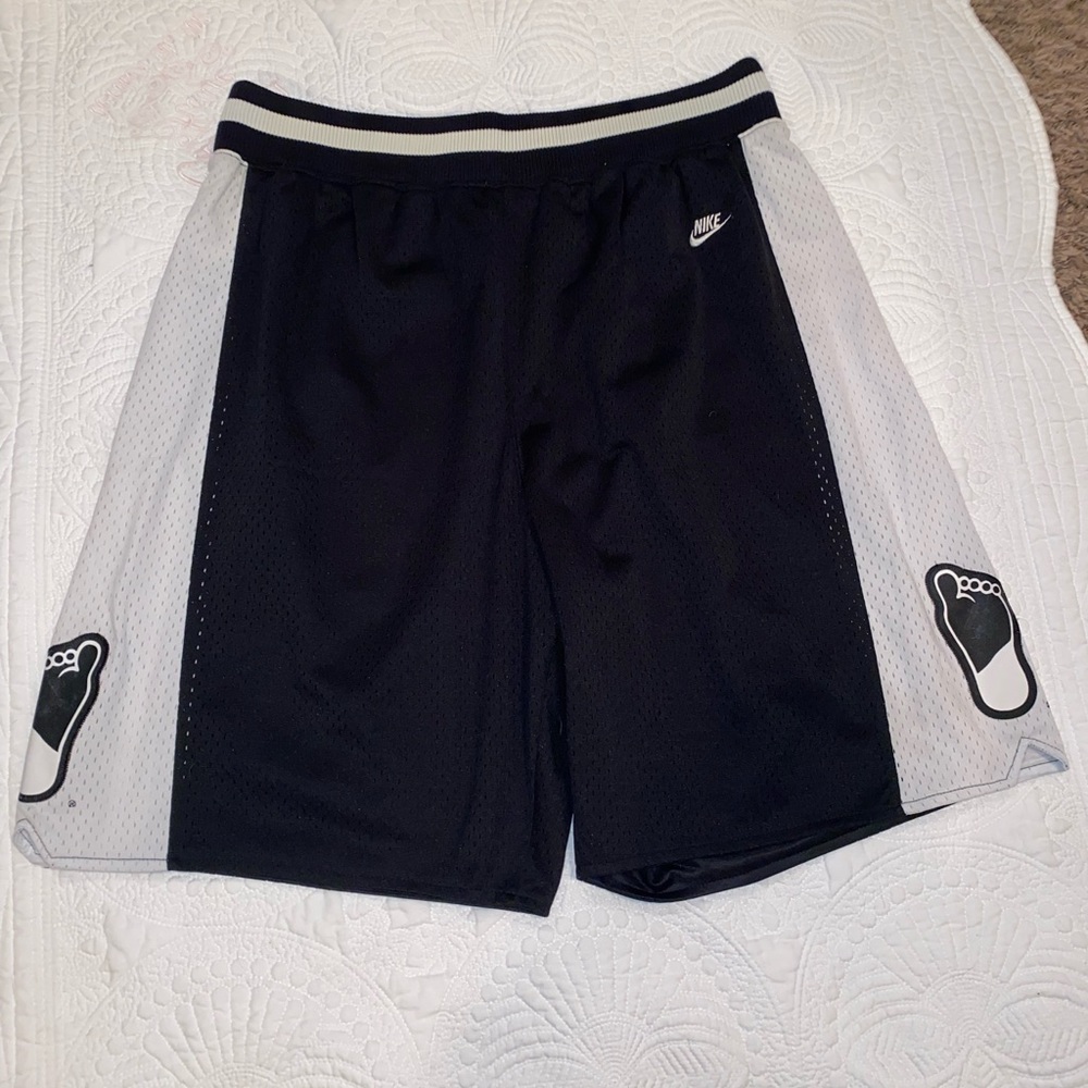 Nike Men's Black and Gray Athletic Shorts - Picture 9 of 9